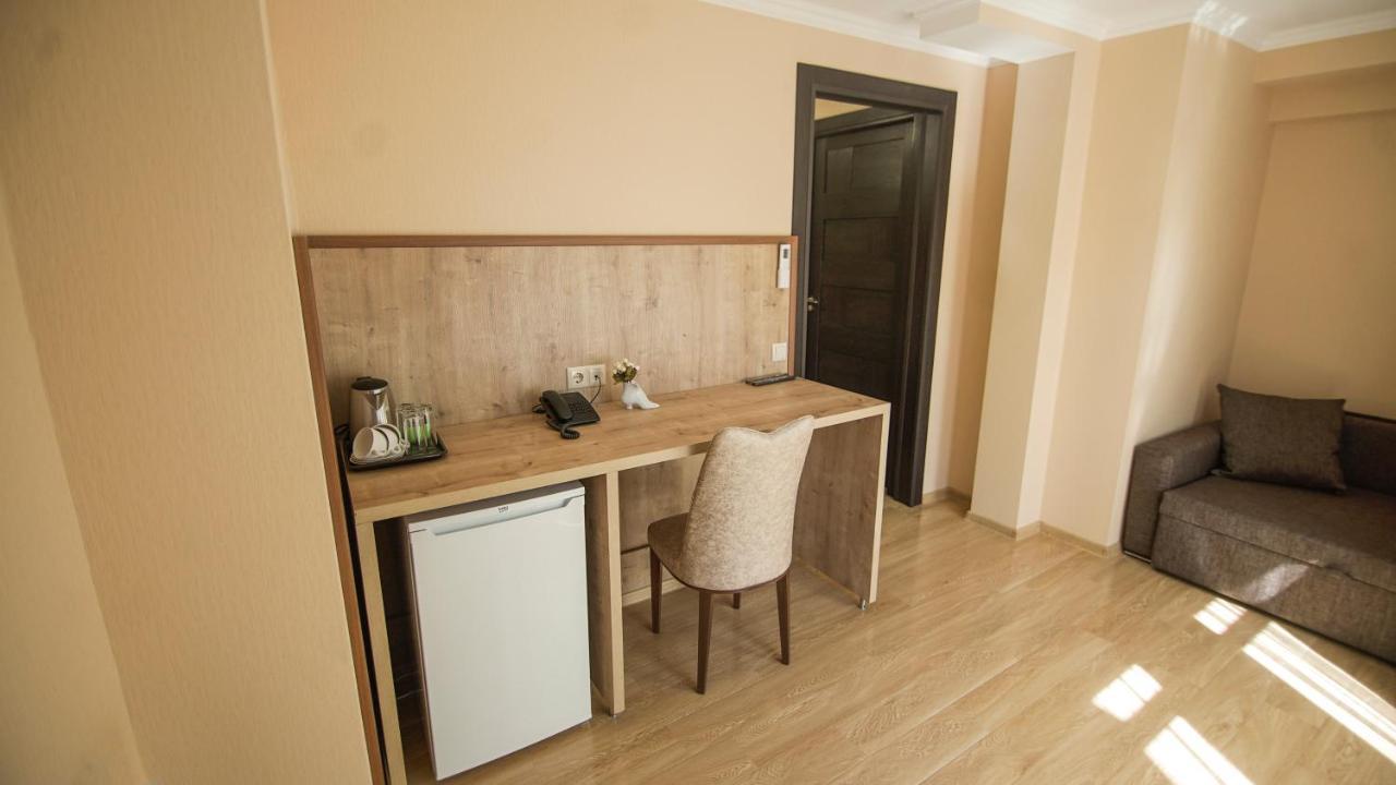 Hotel Juralius Tbilisi Buitenkant foto