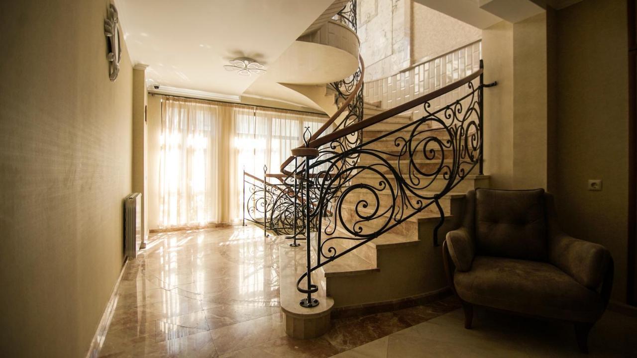 Hotel Juralius Tbilisi Buitenkant foto